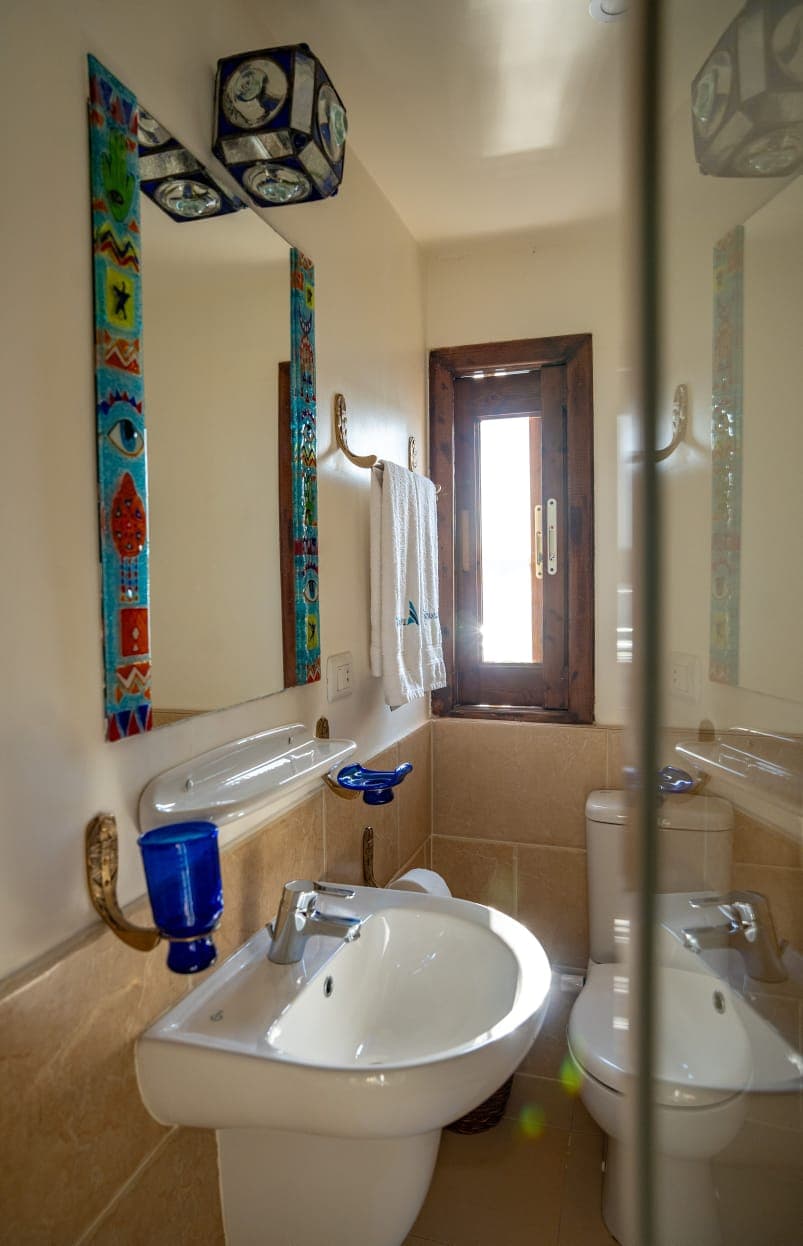 Luxury ensuite bathroom with window facing the Nile waters